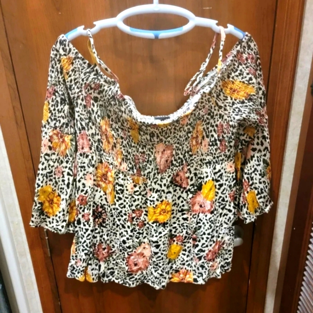 Torrid Floral Cold Shoulder Top Sz 1